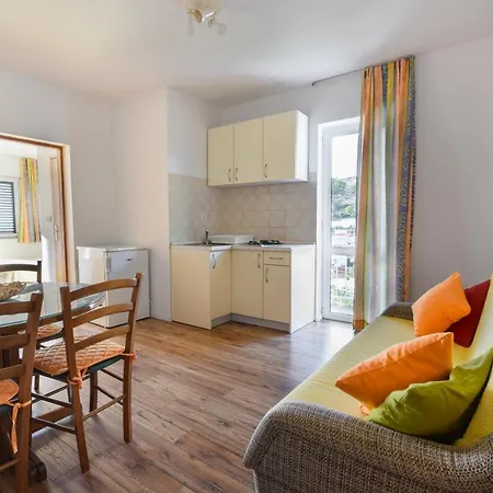 Vesna Apartament Podgora